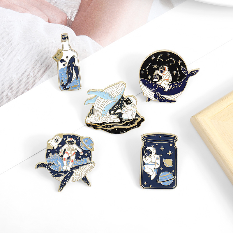 Whale Astronaut Drifting Bottl - огляд і ціна Embroidery Whale
